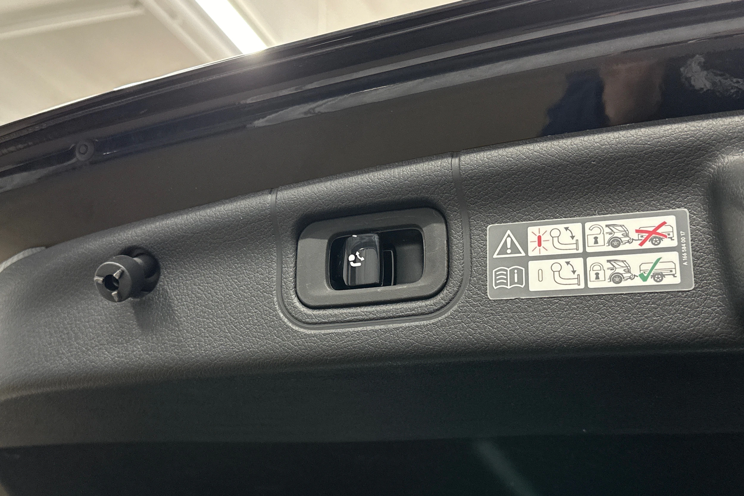 musta Mercedes-Benz C 2023 kuva 17.