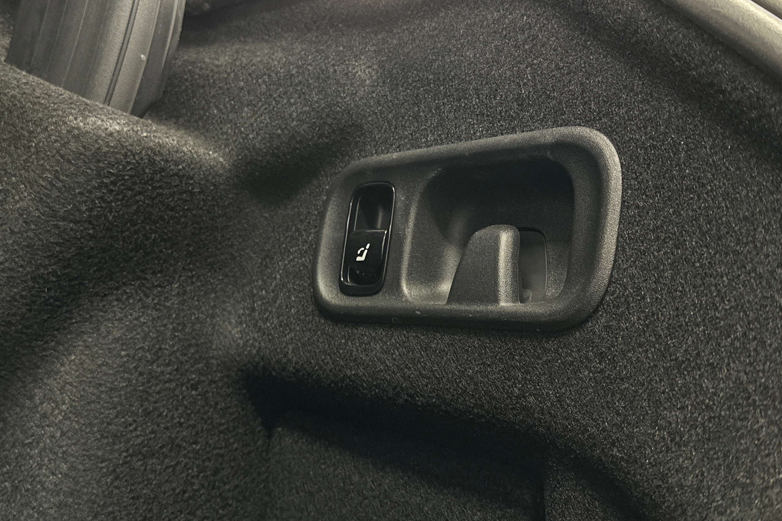 musta Mercedes-Benz C 2023 kuva 18.