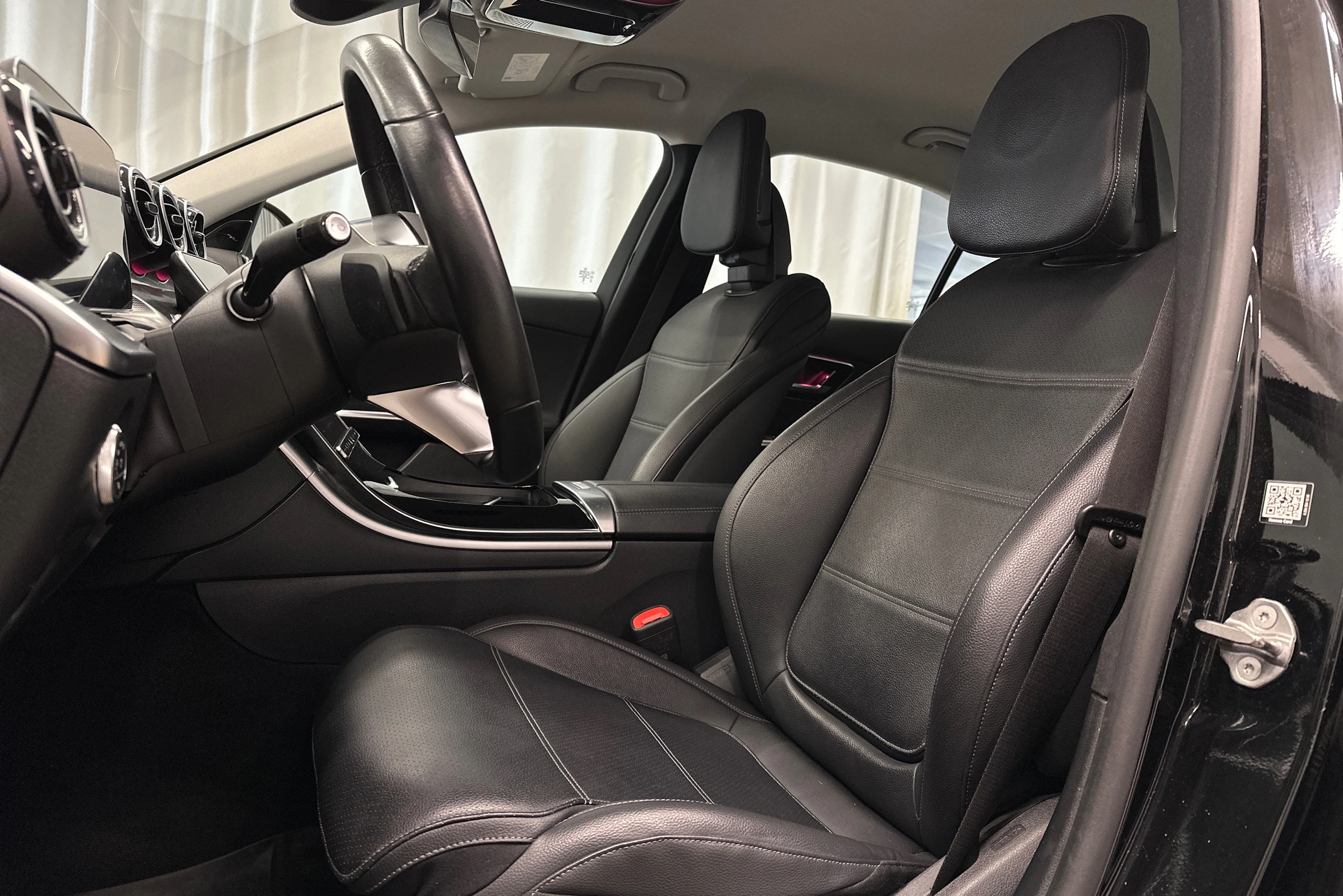 musta Mercedes-Benz C 2023 kuva 19.