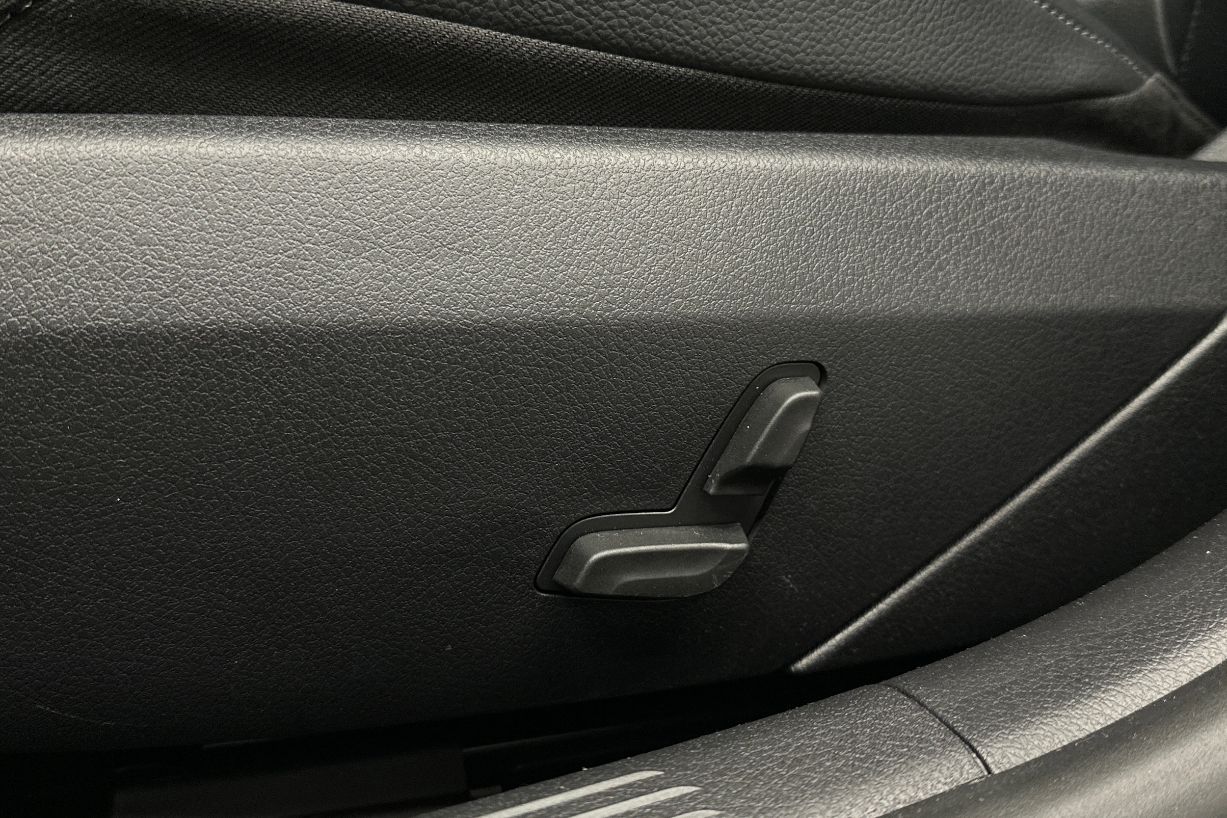 musta Mercedes-Benz C 2023 kuva 20.