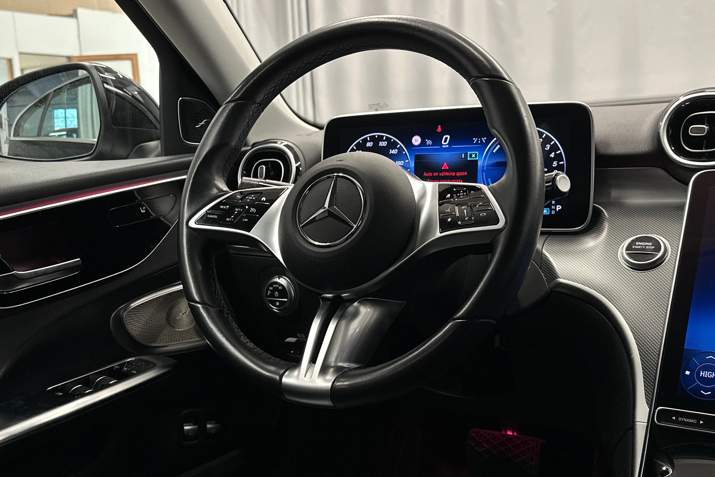 musta Mercedes-Benz C 2023 kuva 21.