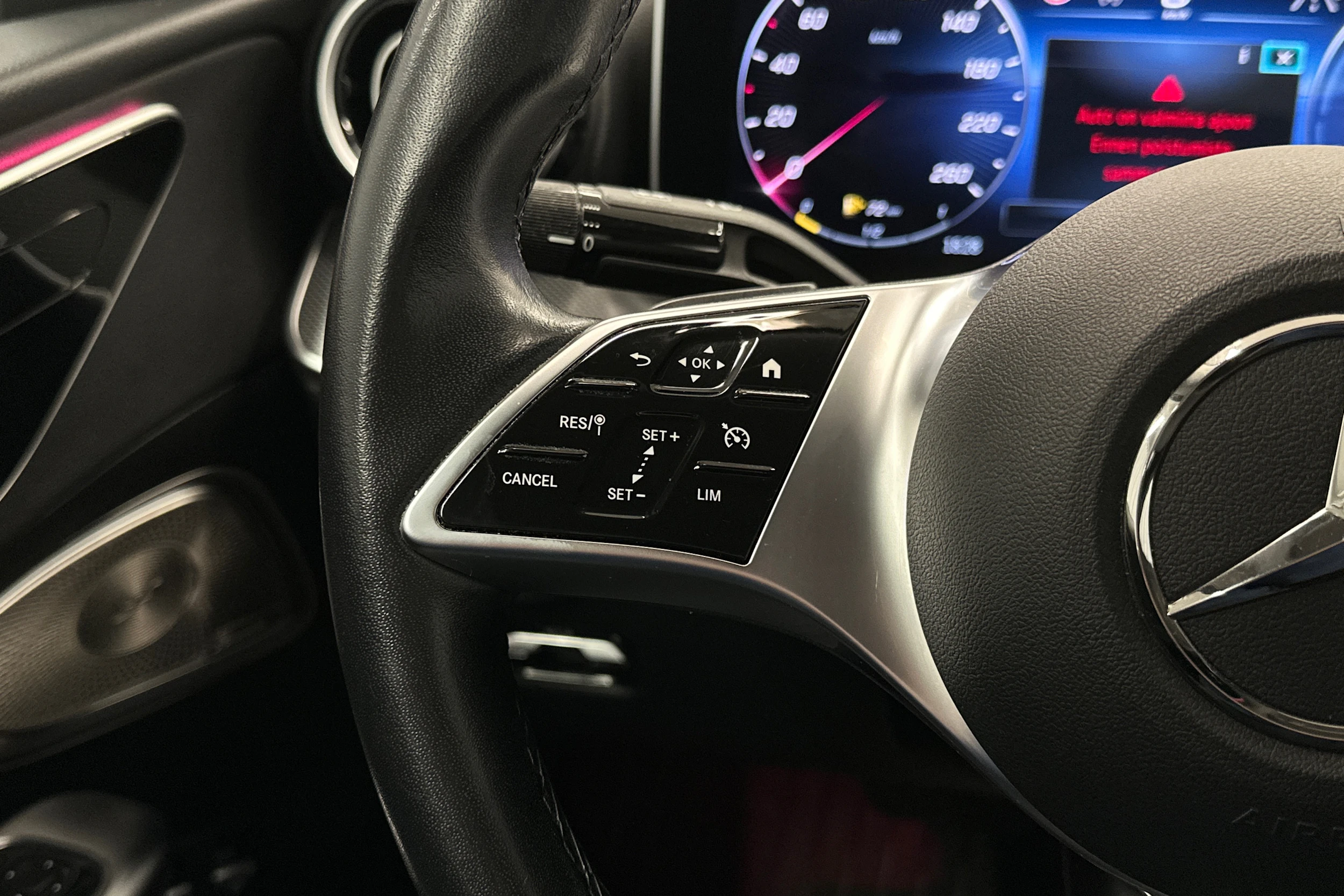 musta Mercedes-Benz C 2023 kuva 22.