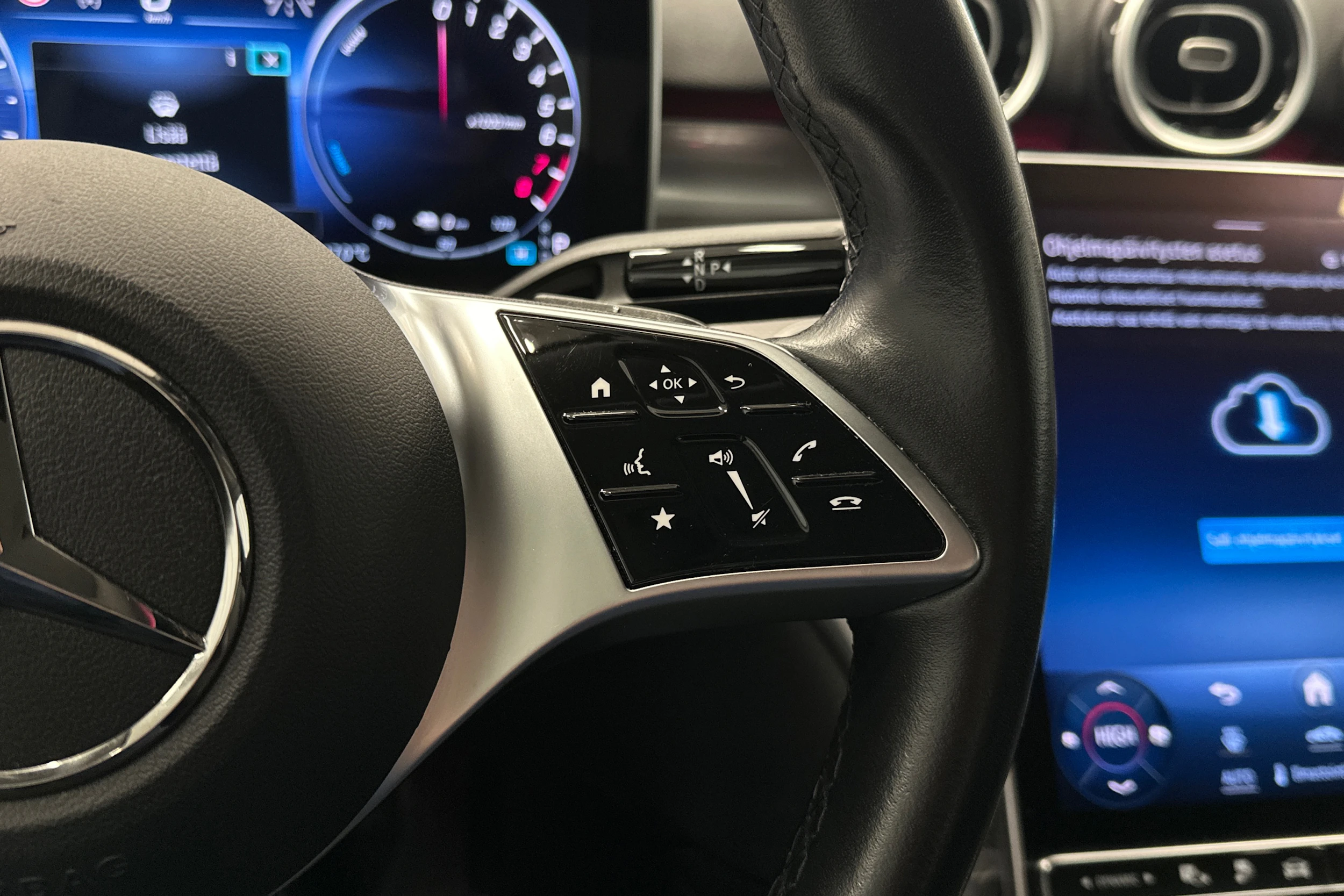 musta Mercedes-Benz C 2023 kuva 23.