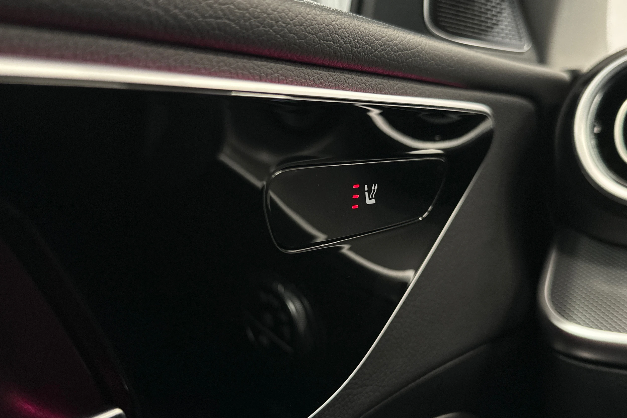 musta Mercedes-Benz C 2023 kuva 36.