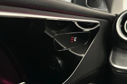 musta Mercedes-Benz C 2023 kuva 36.