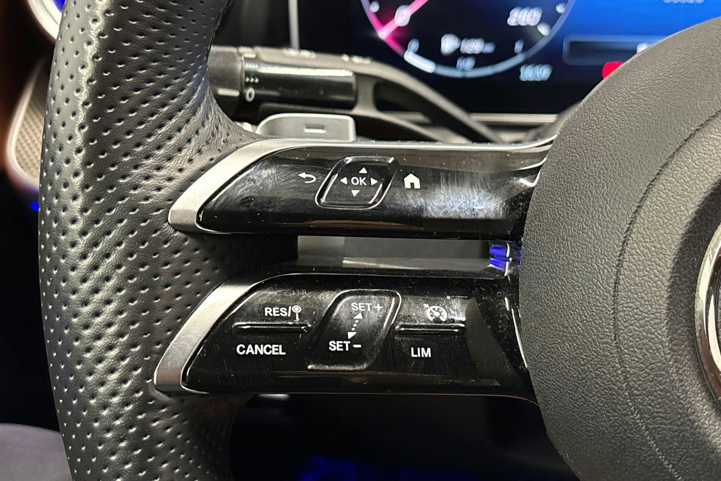 musta Mercedes-Benz C 2023 kuva 17.