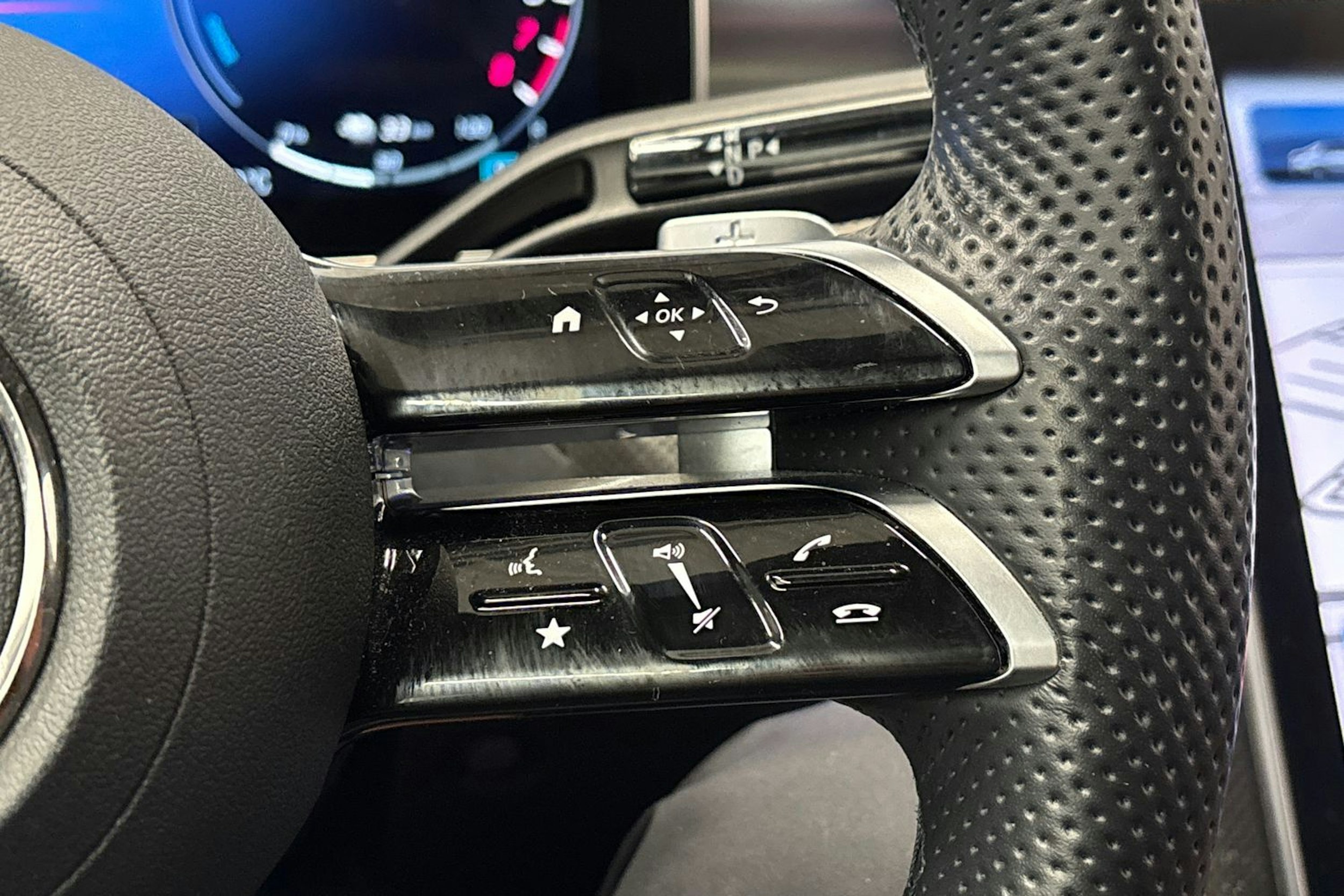 musta Mercedes-Benz C 2023 kuva 18.