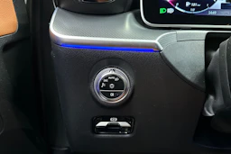 harmaa Mercedes-Benz C 2023 kuva 24.