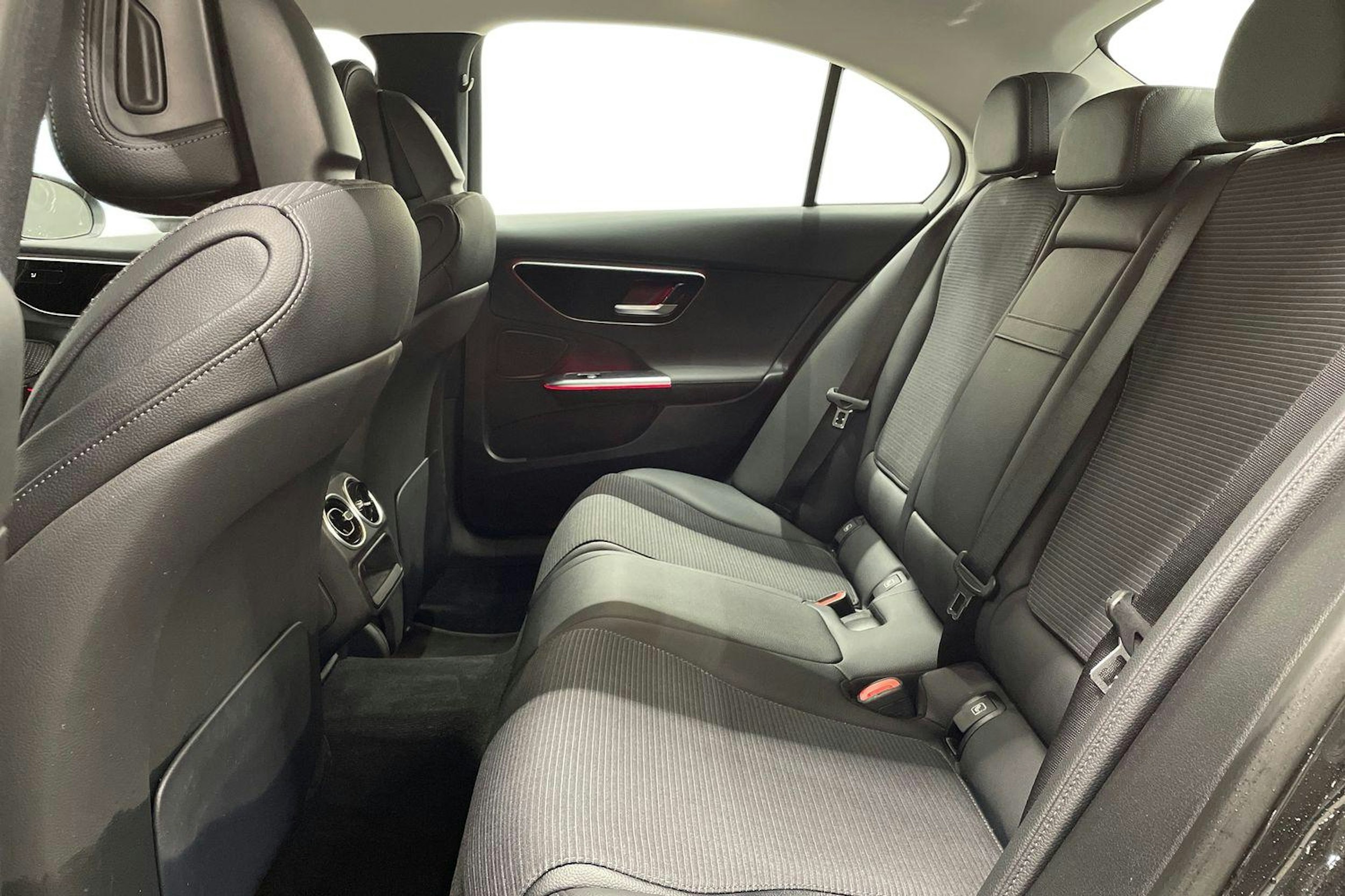 musta Mercedes-Benz C 2023 kuva 10.