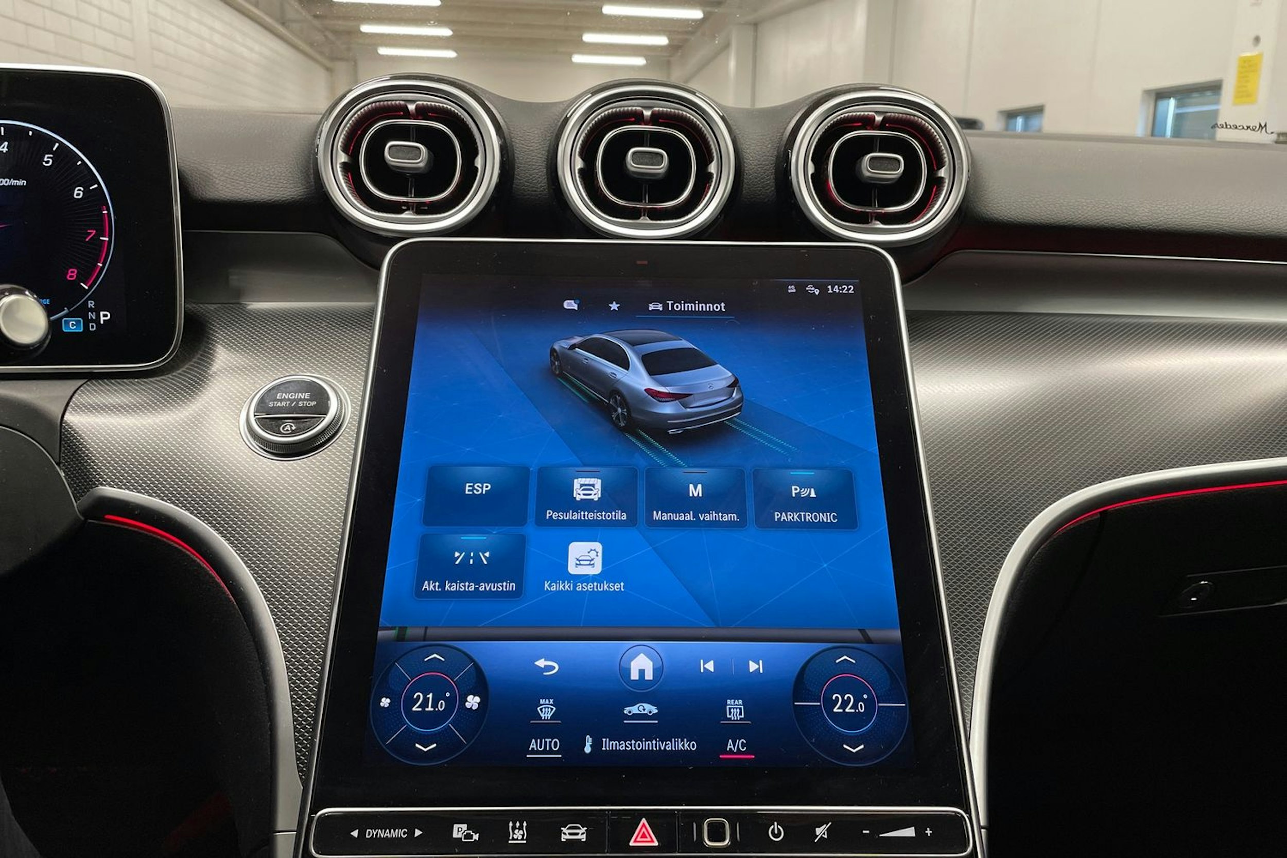 musta Mercedes-Benz C 2023 kuva 16.