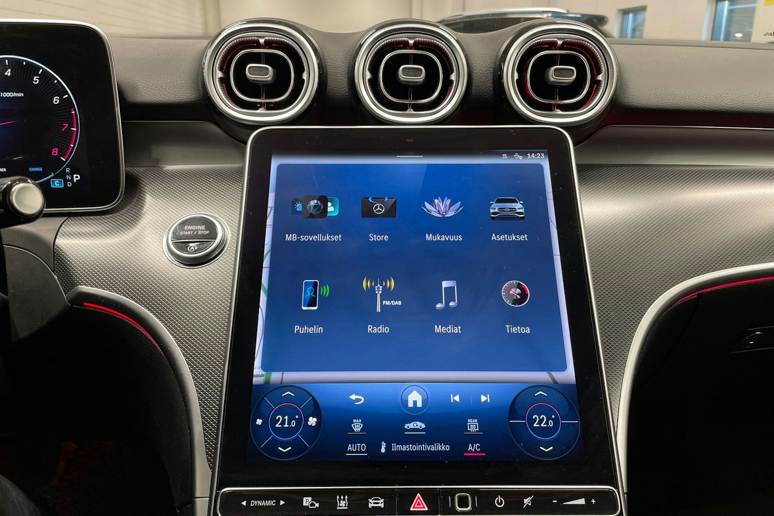 musta Mercedes-Benz C 2023 kuva 17.