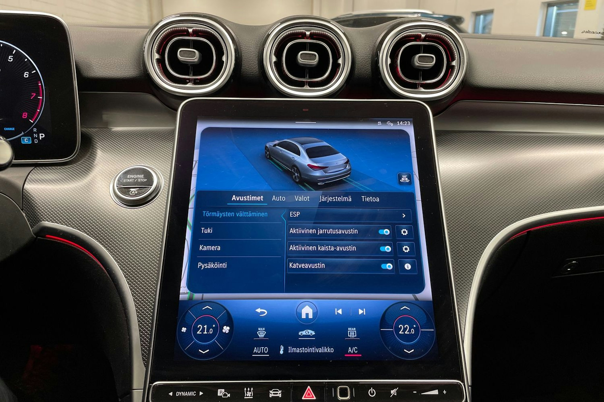 musta Mercedes-Benz C 2023 kuva 18.