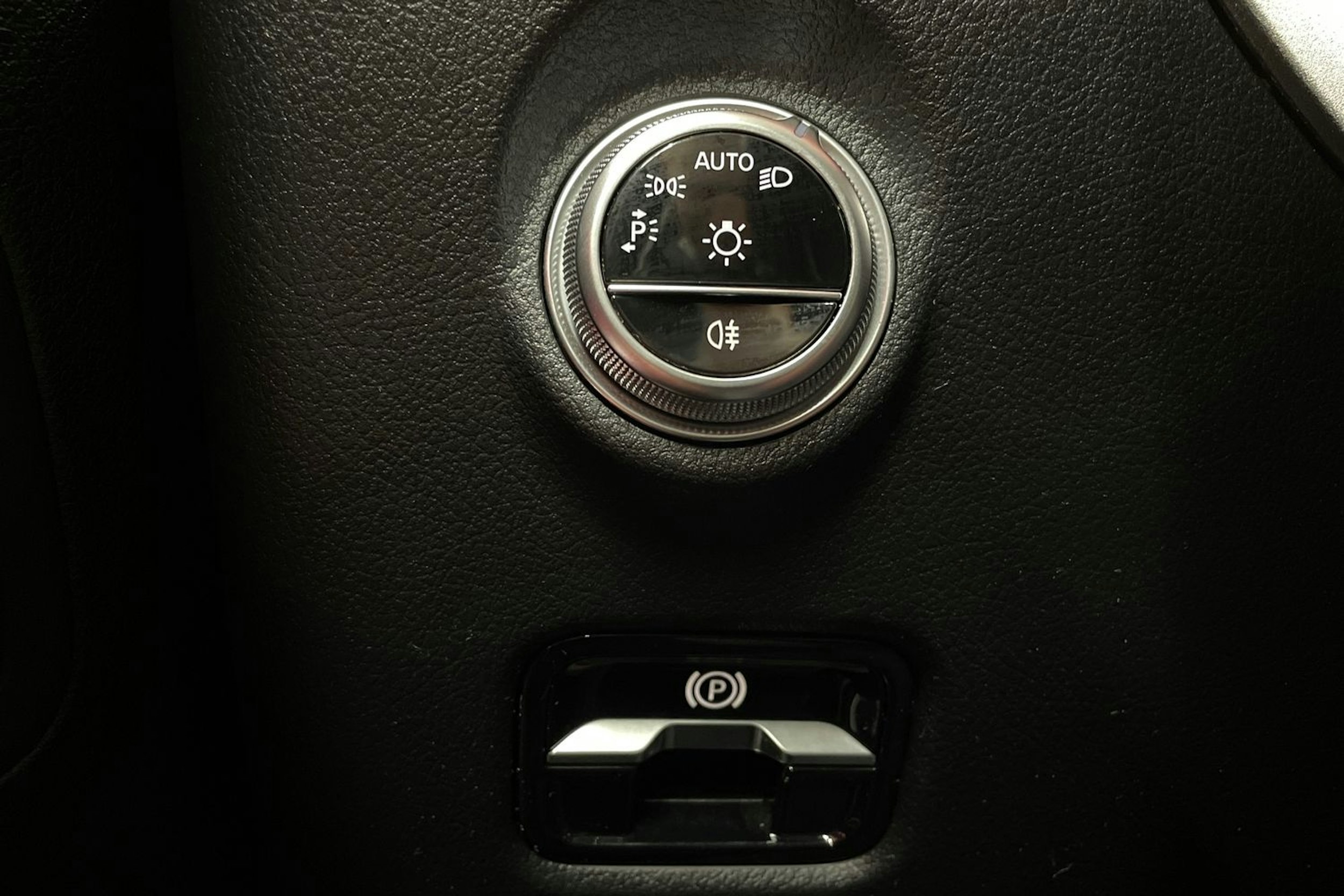 musta Mercedes-Benz C 2023 kuva 21.