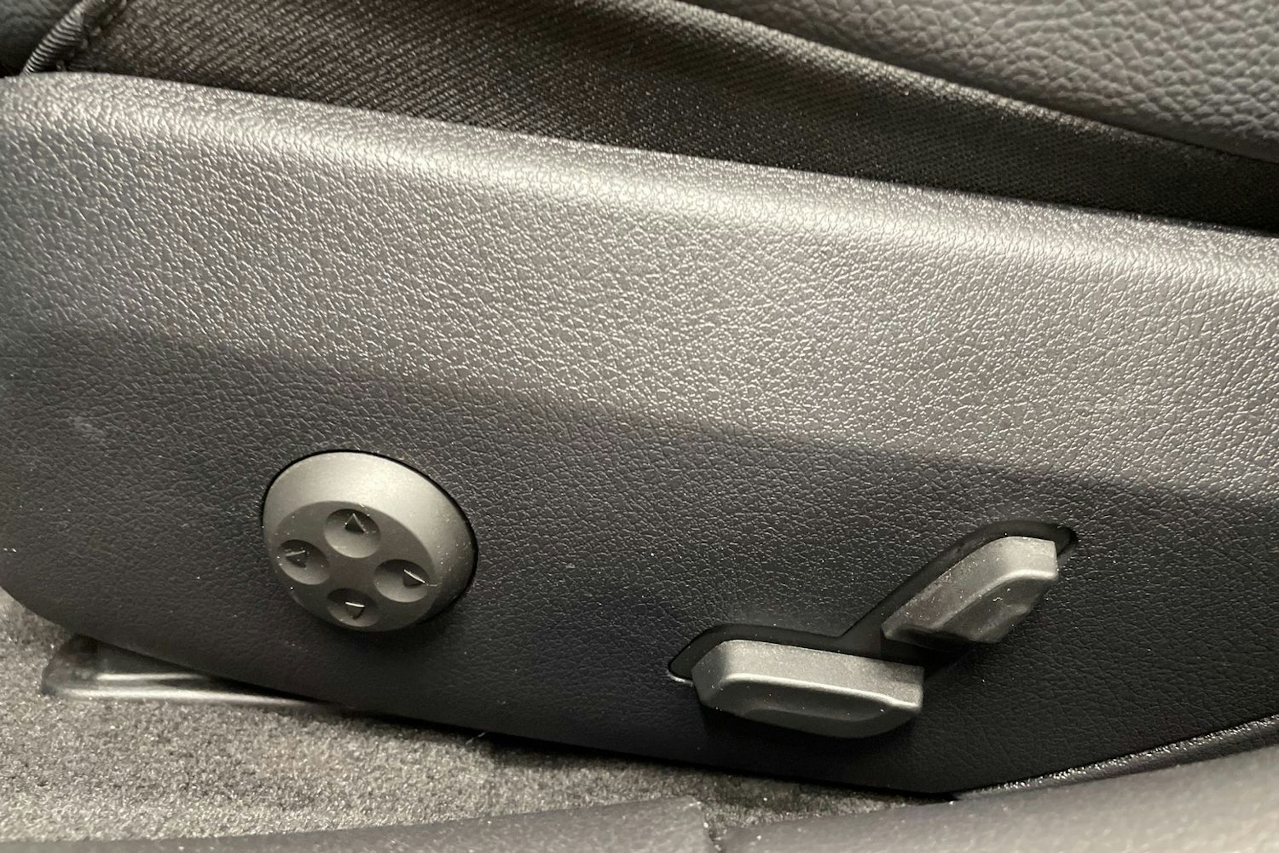 musta Mercedes-Benz C 2023 kuva 24.