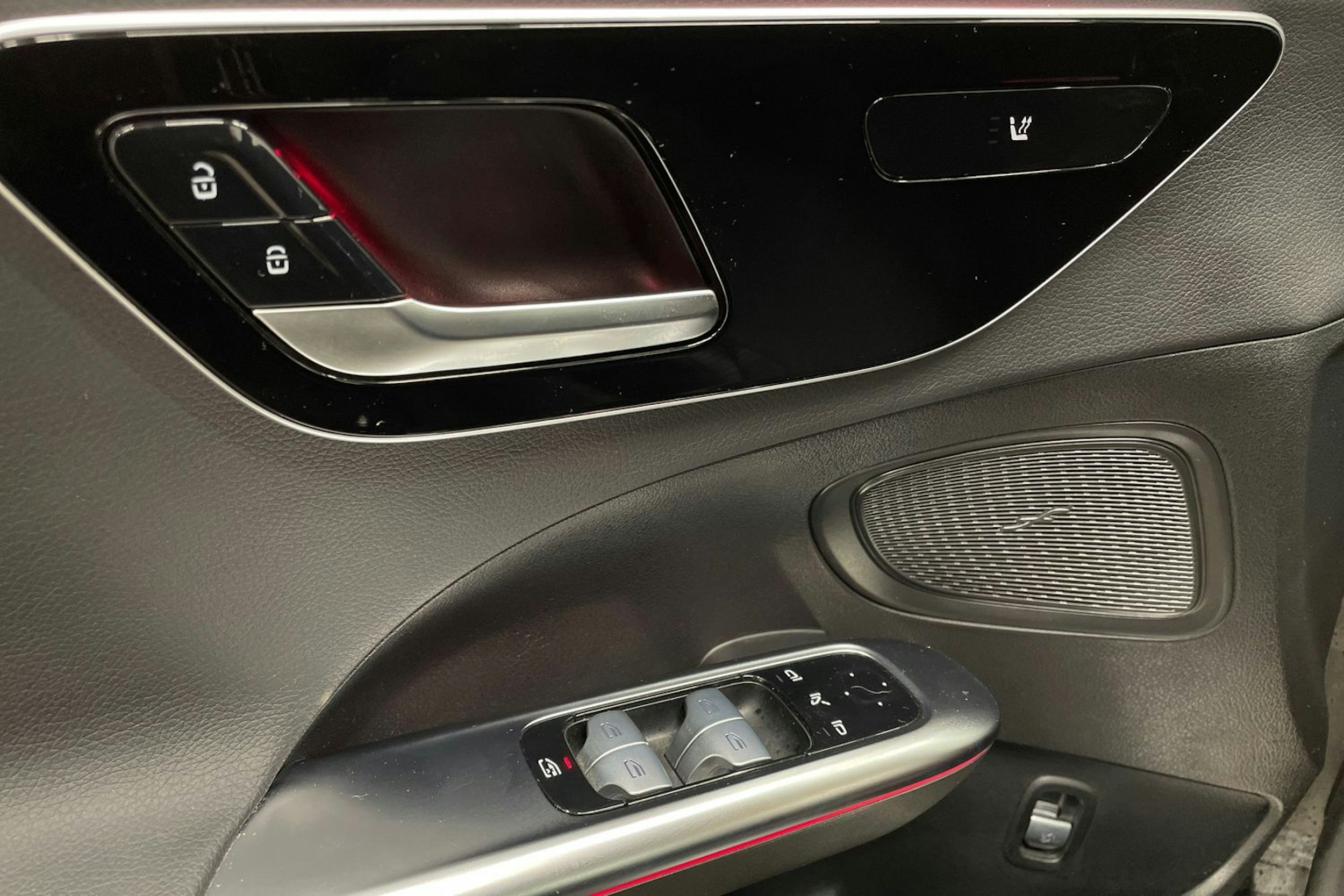 musta Mercedes-Benz C 2023 kuva 26.