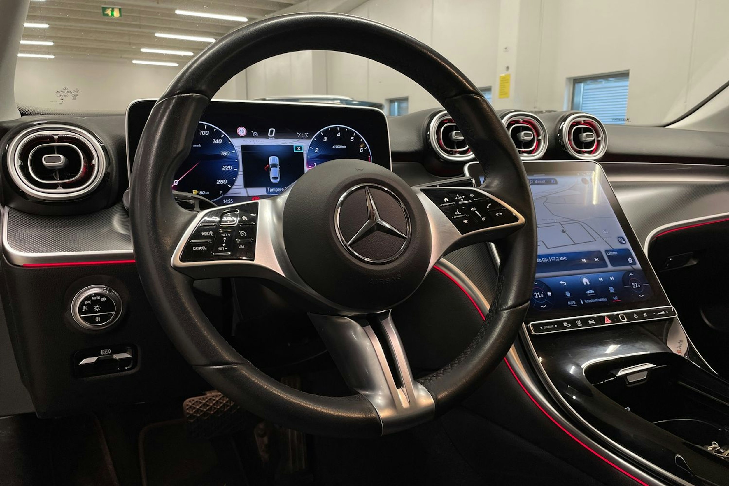 musta Mercedes-Benz C 2023 kuva 27.