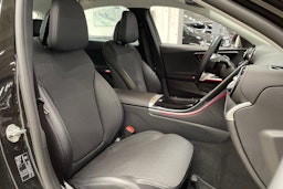 musta Mercedes-Benz C 2023 kuva 28.