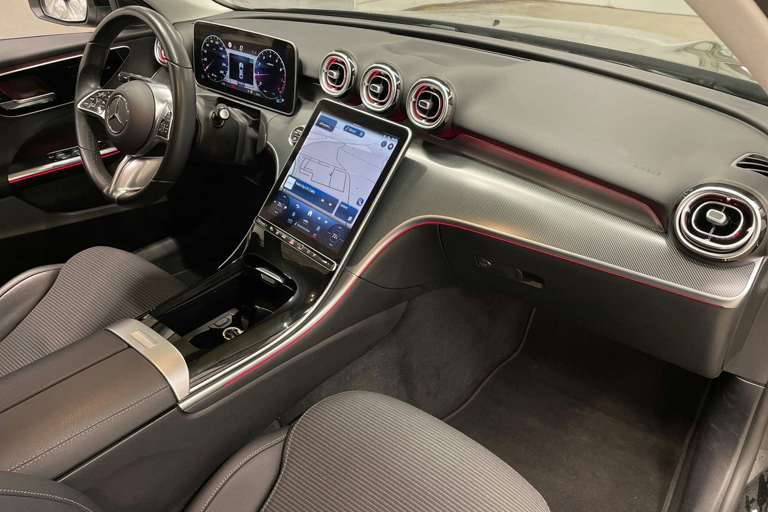 musta Mercedes-Benz C 2023 kuva 29.