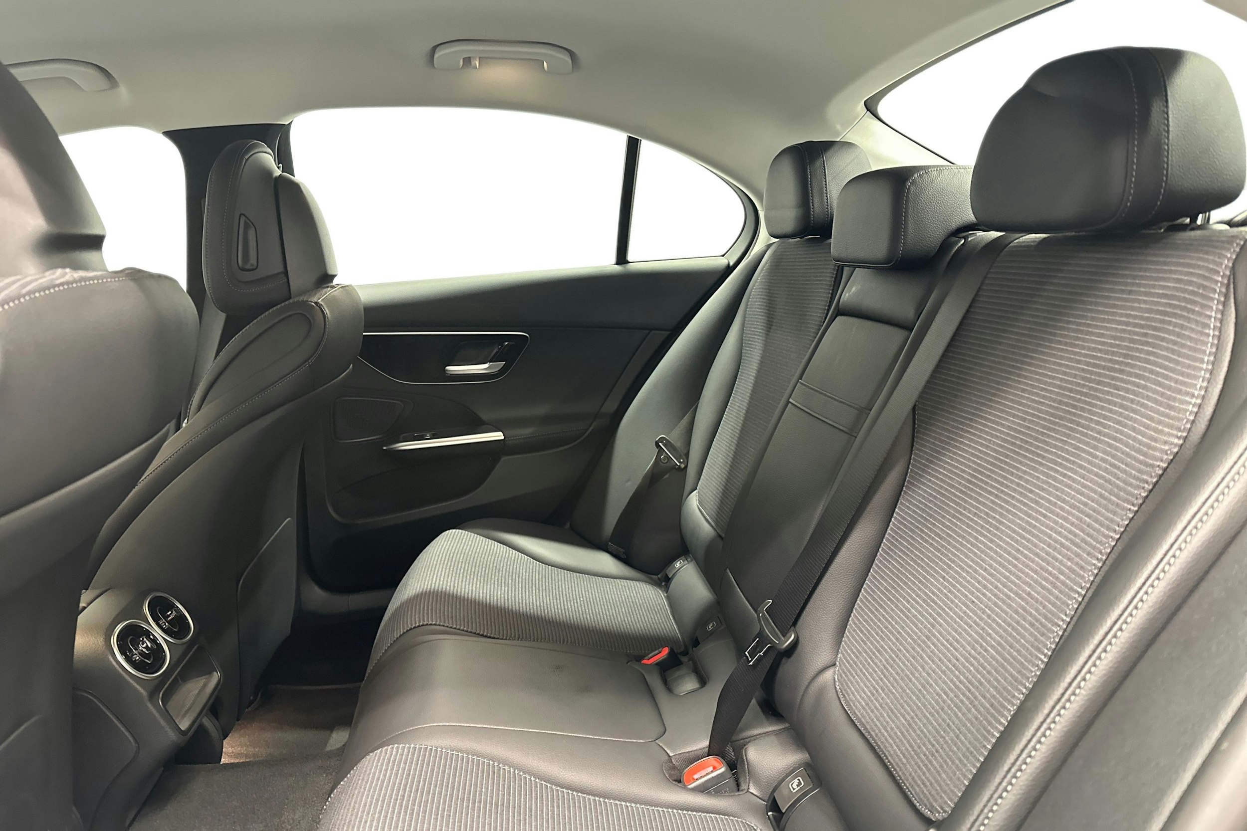 musta Mercedes-Benz C 2023 kuva 10.