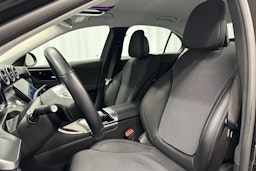 musta Mercedes-Benz C 2023 kuva 25.