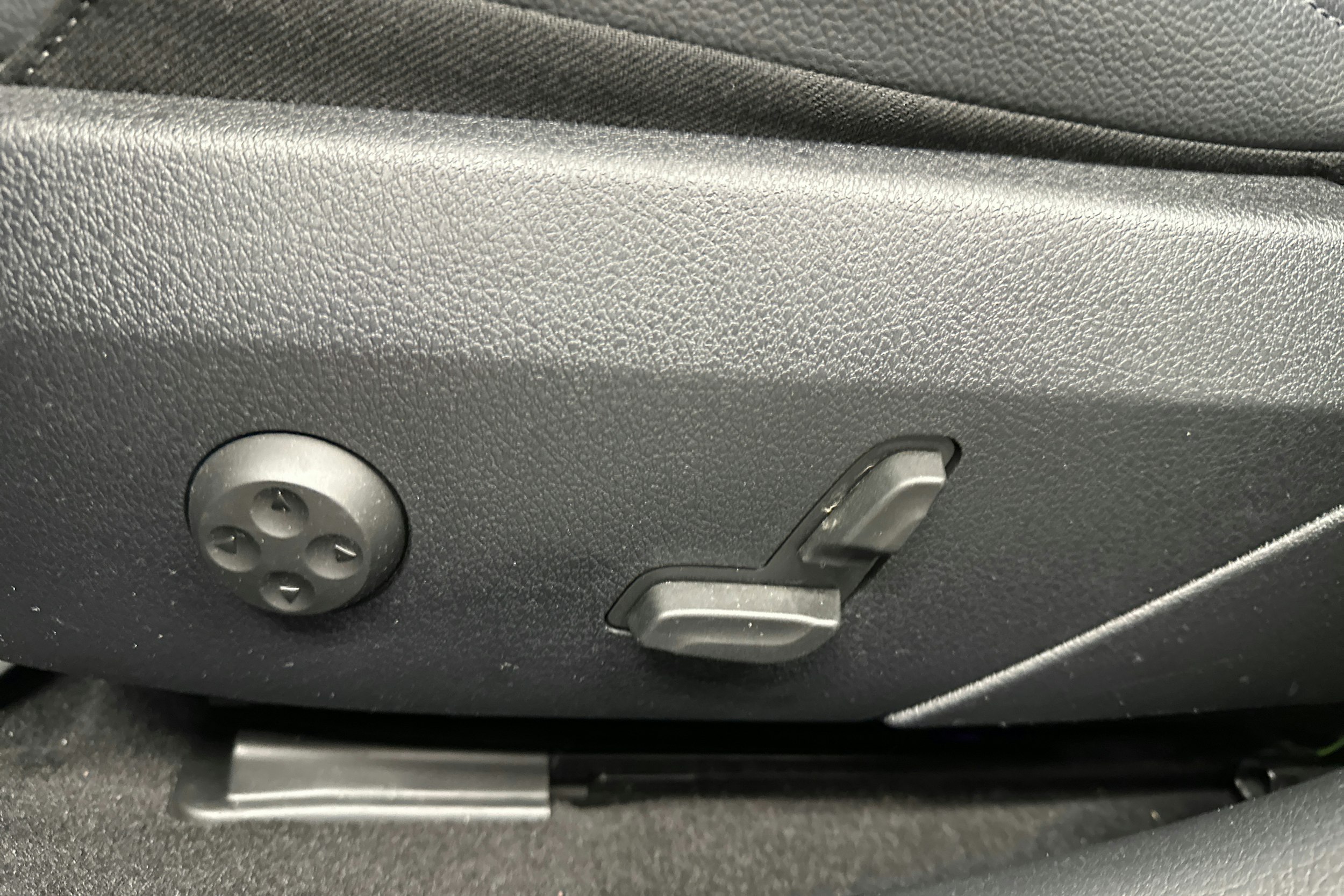 musta Mercedes-Benz C 2023 kuva 26.