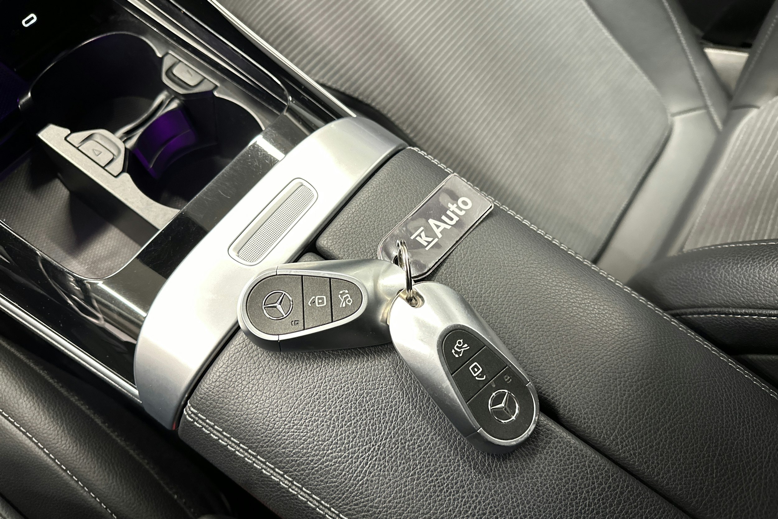 musta Mercedes-Benz C 2023 kuva 28.