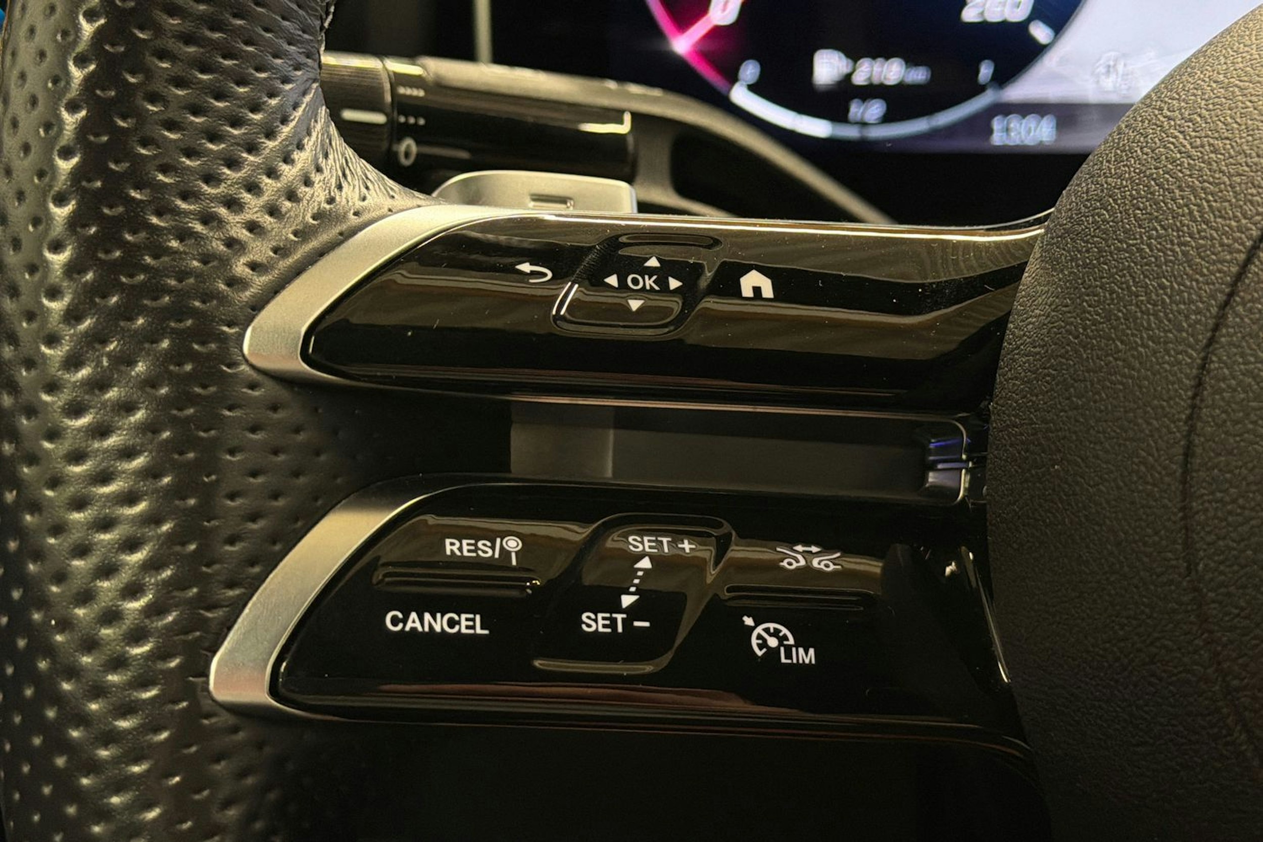 harmaa Mercedes-Benz C 2023 kuva 16.