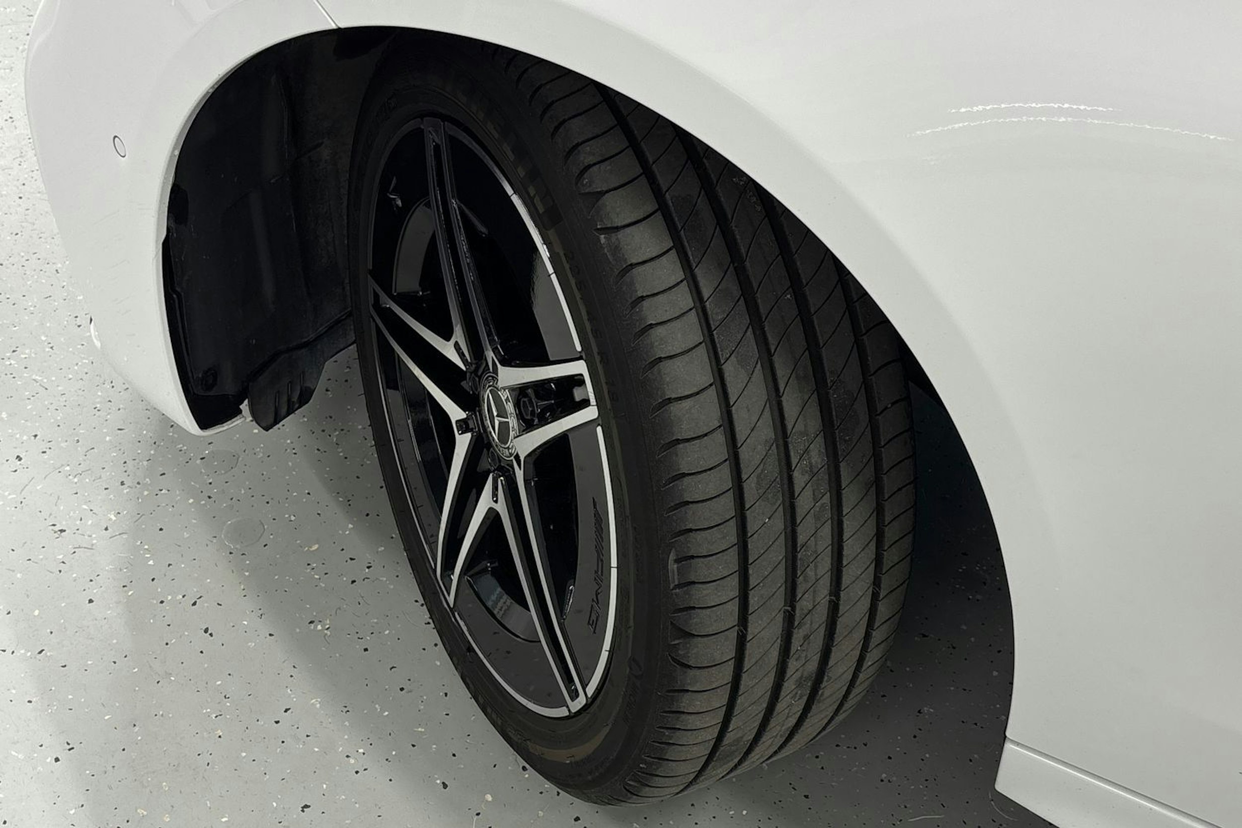 vihreä Mercedes-Benz C 2023 kuva 13.