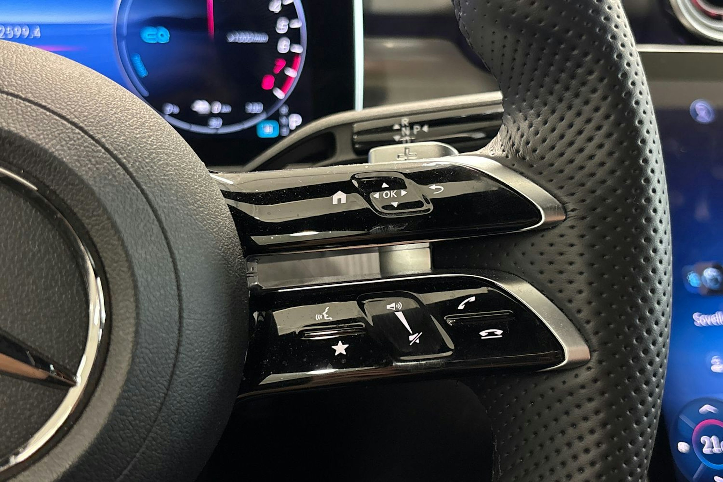 vihreä Mercedes-Benz C 2023 kuva 17.