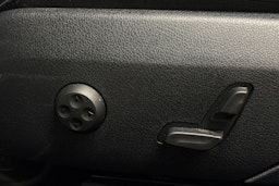 vihreä Mercedes-Benz C 2023 kuva 28.