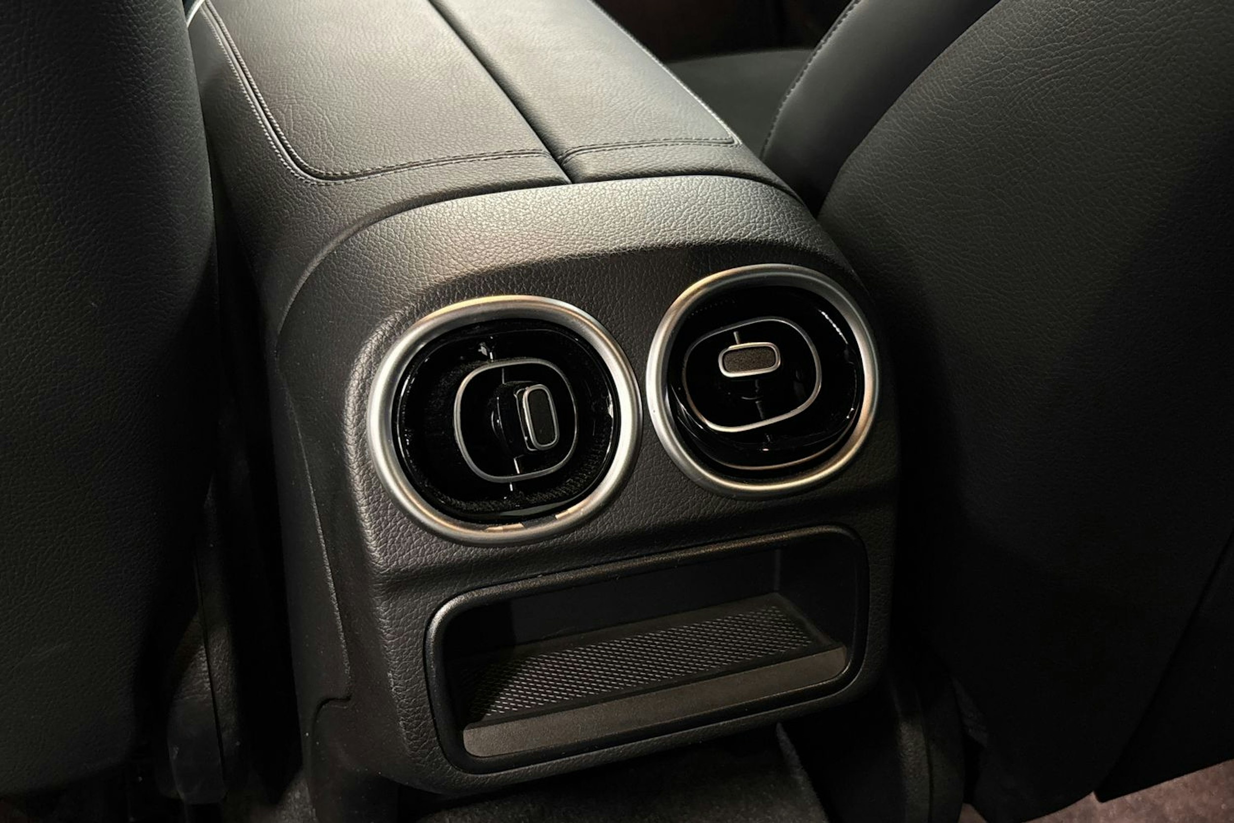 vihreä Mercedes-Benz C 2023 kuva 31.