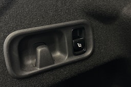vihreä Mercedes-Benz C 2023 kuva 34.
