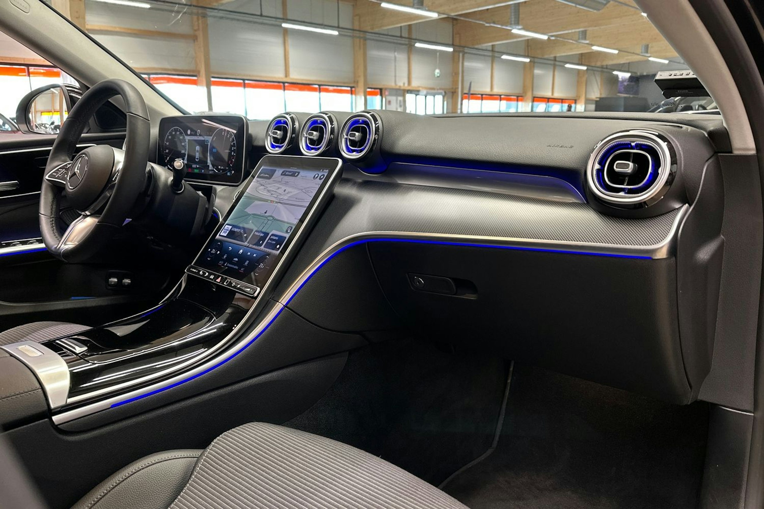 musta Mercedes-Benz C 2023 kuva 14.