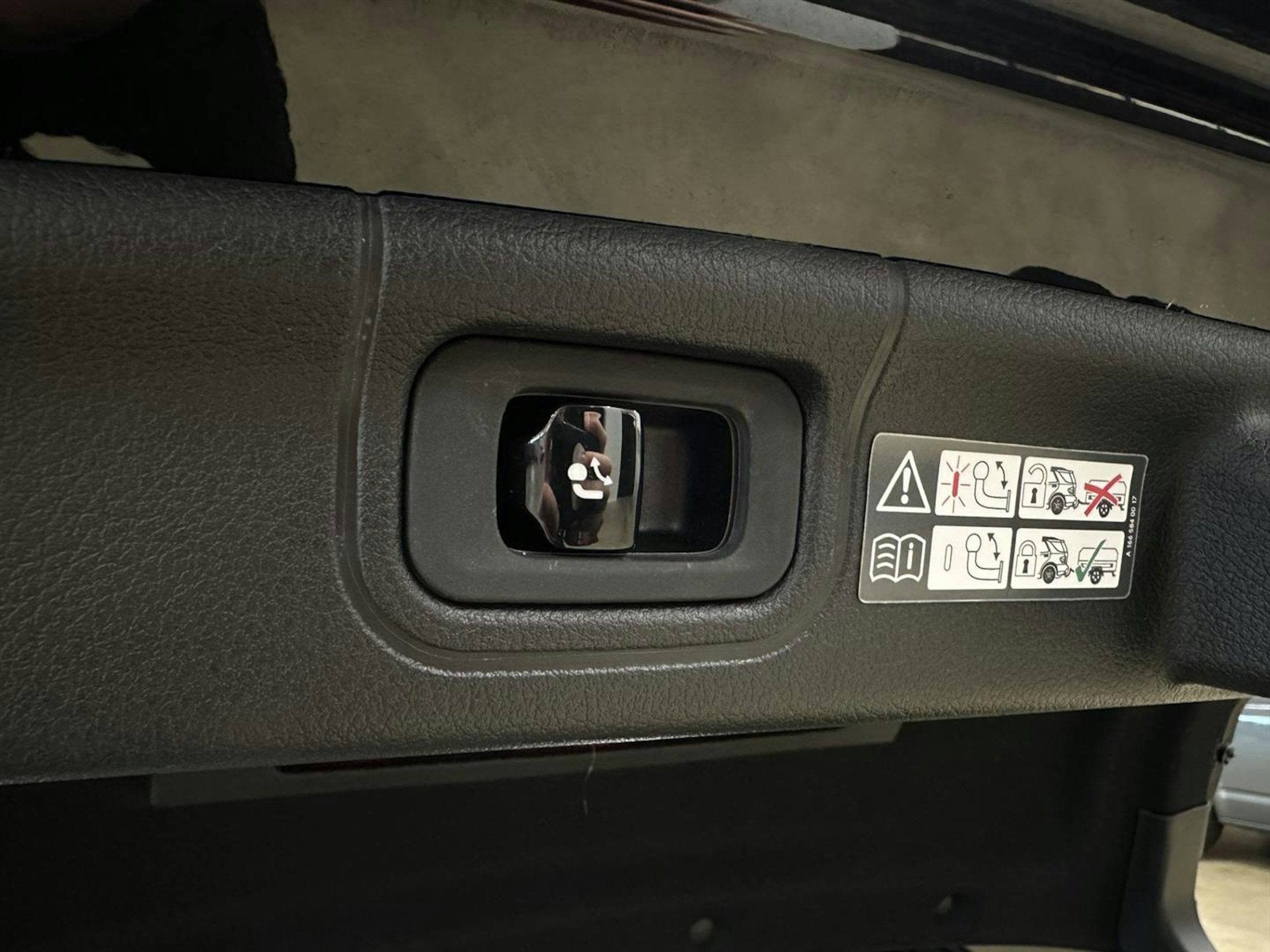 musta Mercedes-Benz C 2023 kuva 31.