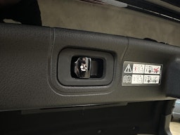 musta Mercedes-Benz C 2023 kuva 31.