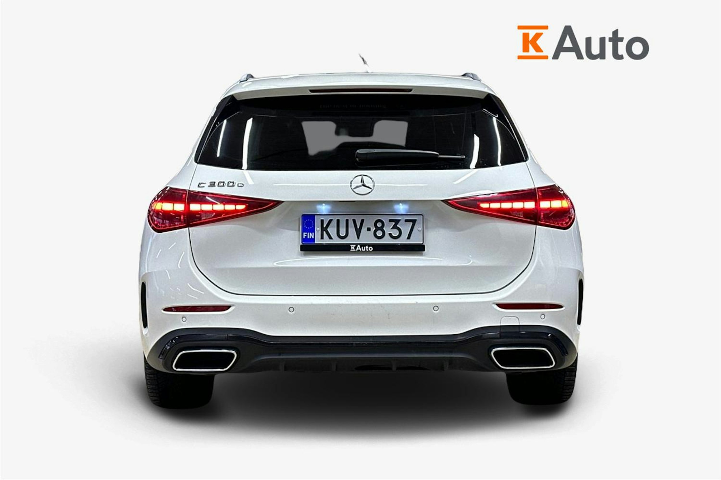 valkoinen Mercedes-Benz C 2023 kuva 3.