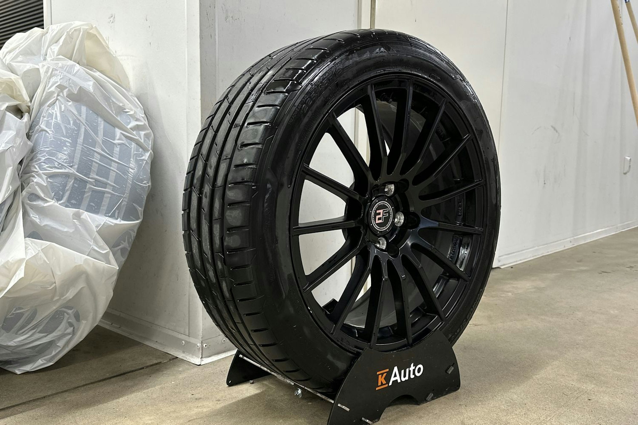 valkoinen Mercedes-Benz C 2023 kuva 10.