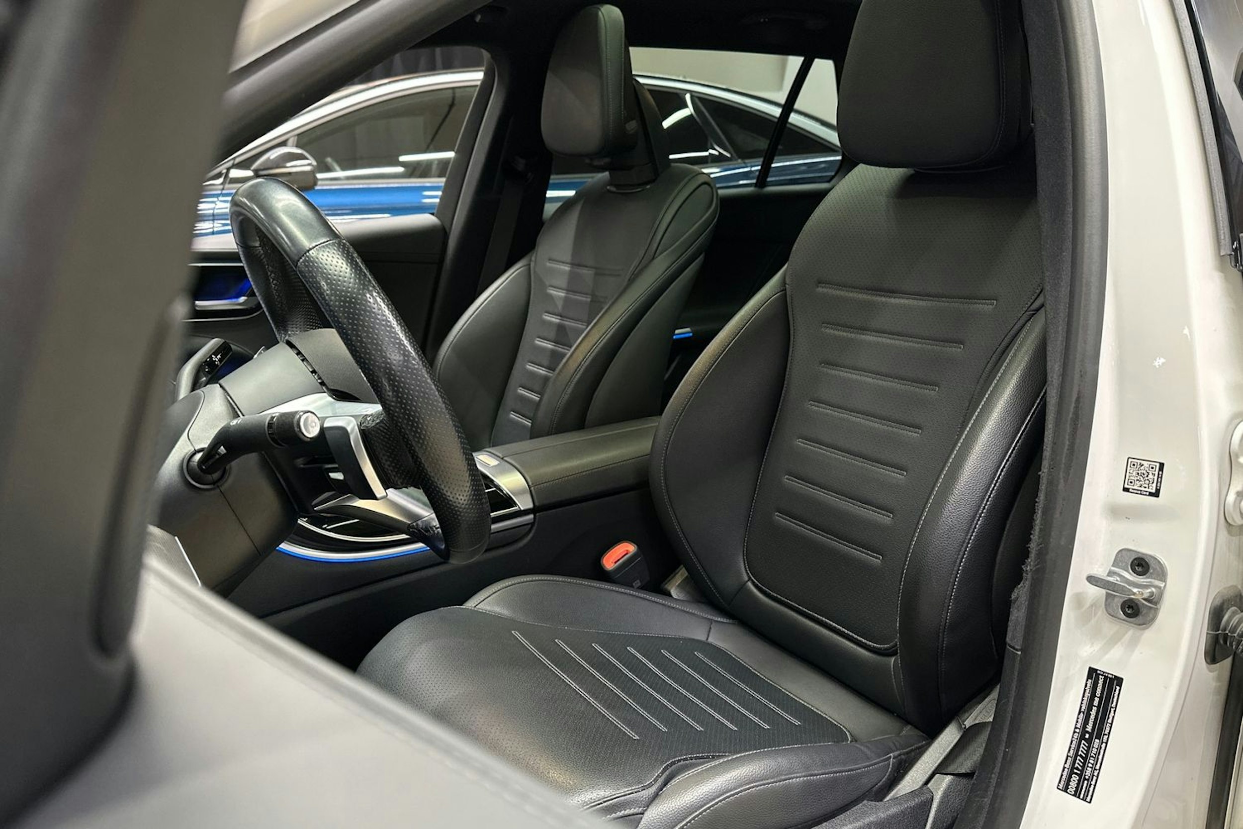 valkoinen Mercedes-Benz C 2023 kuva 12.