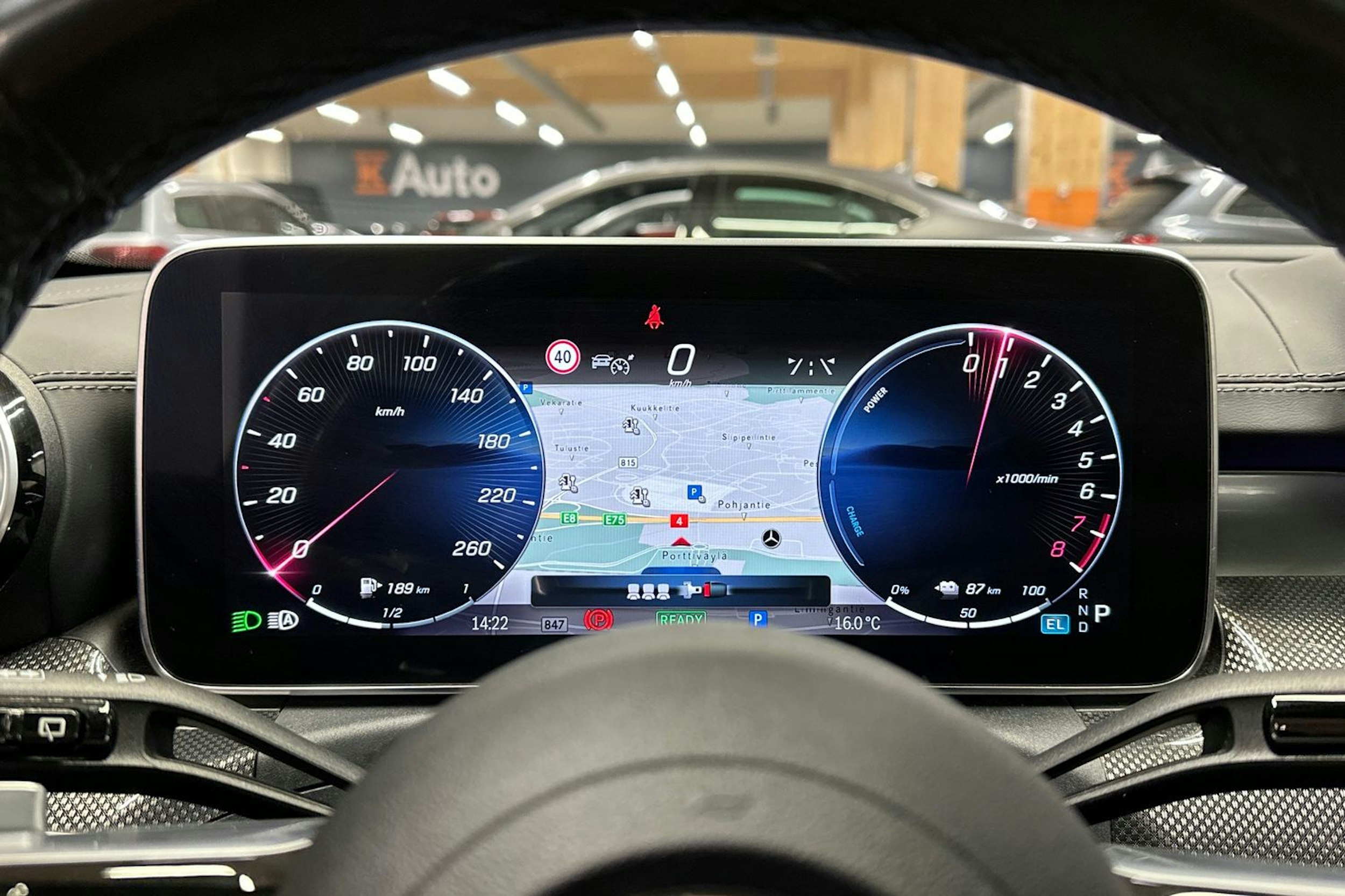 valkoinen Mercedes-Benz C 2023 kuva 20.