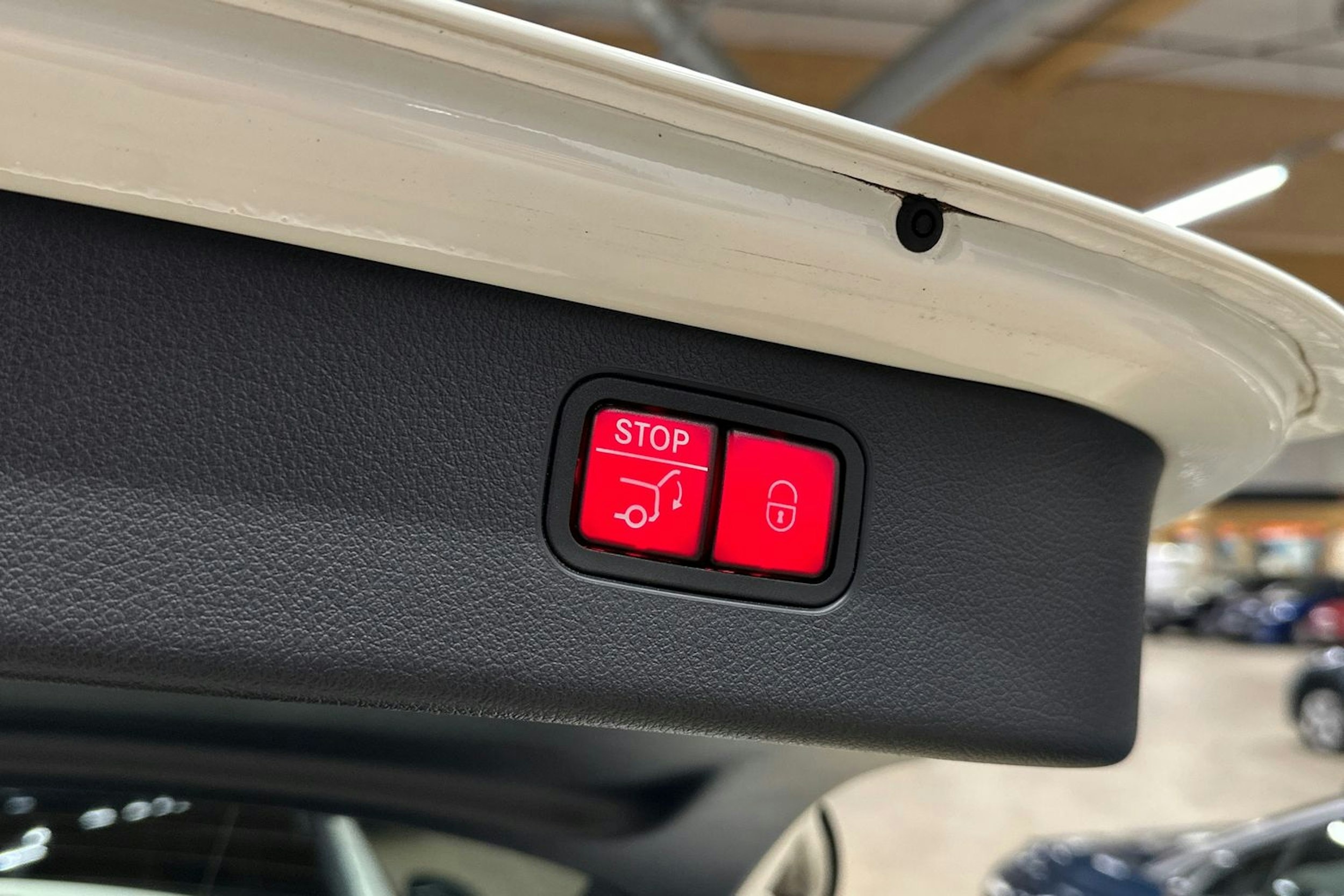 valkoinen Mercedes-Benz C 2023 kuva 25.