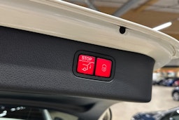 valkoinen Mercedes-Benz C 2023 kuva 25.