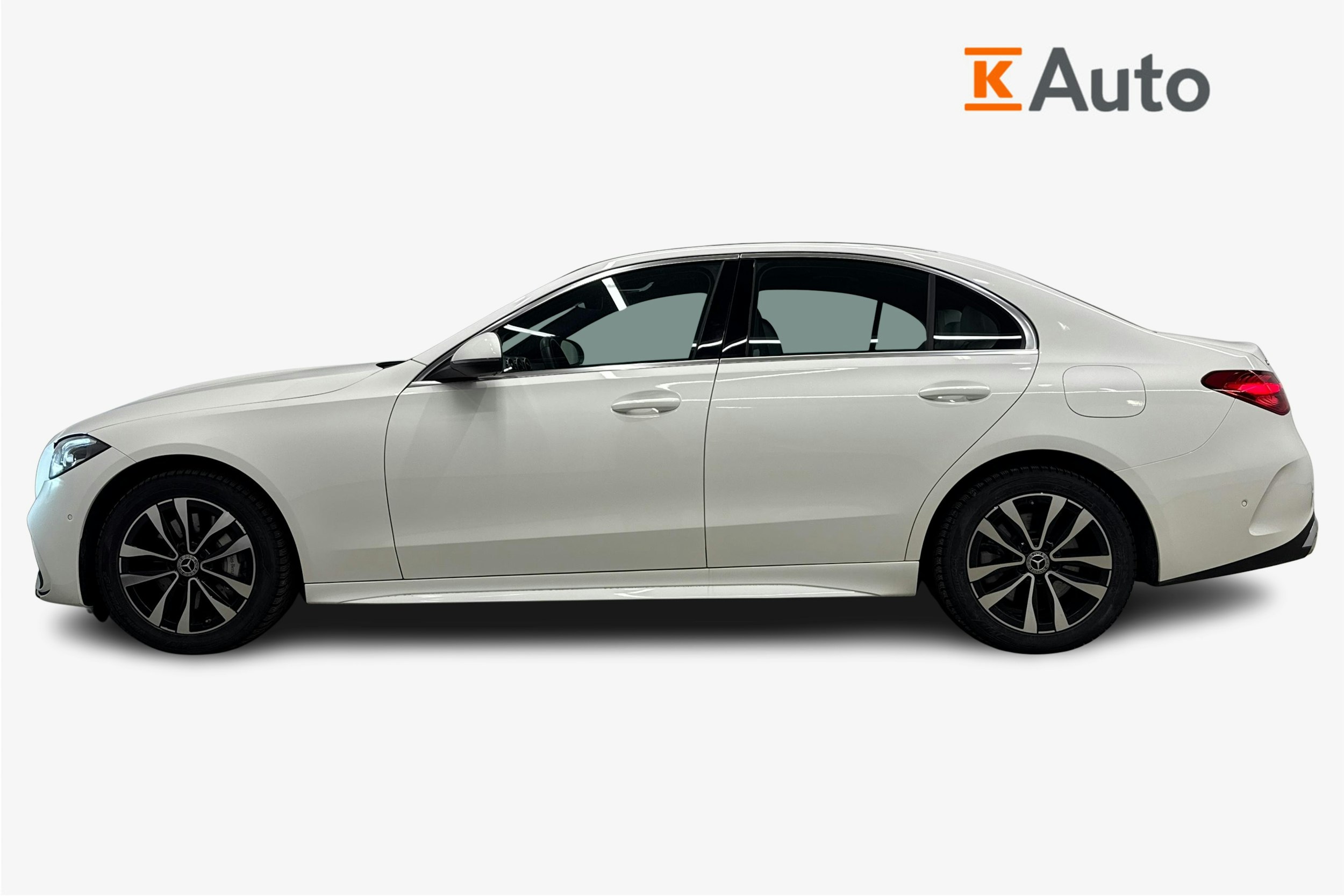 valkoinen Mercedes-Benz C 2023 kuva 6.