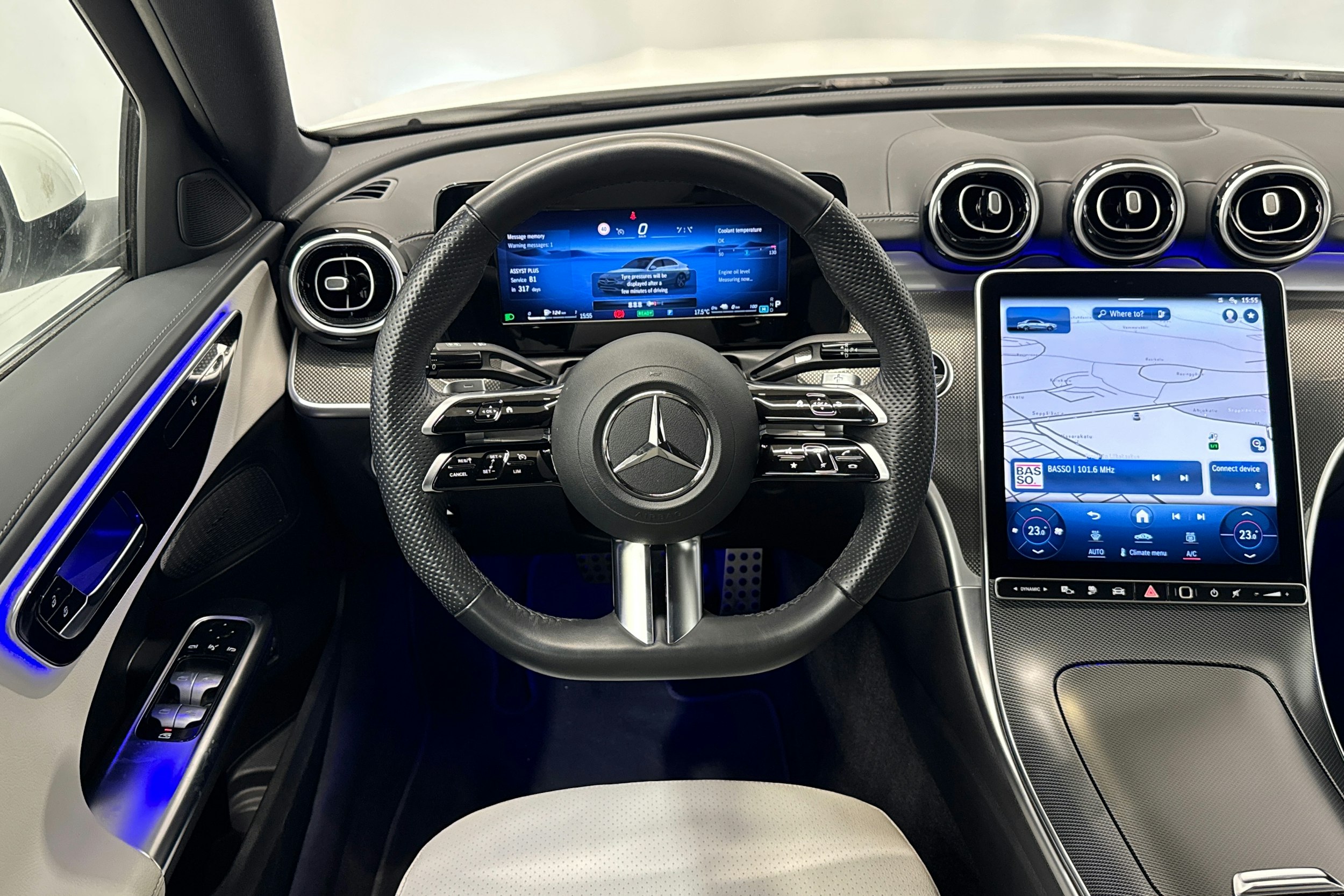 valkoinen Mercedes-Benz C 2023 kuva 15.