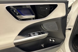 valkoinen Mercedes-Benz C 2023 kuva 16.