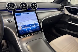 valkoinen Mercedes-Benz C 2023 kuva 18.