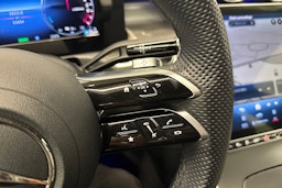 valkoinen Mercedes-Benz C 2023 kuva 21.