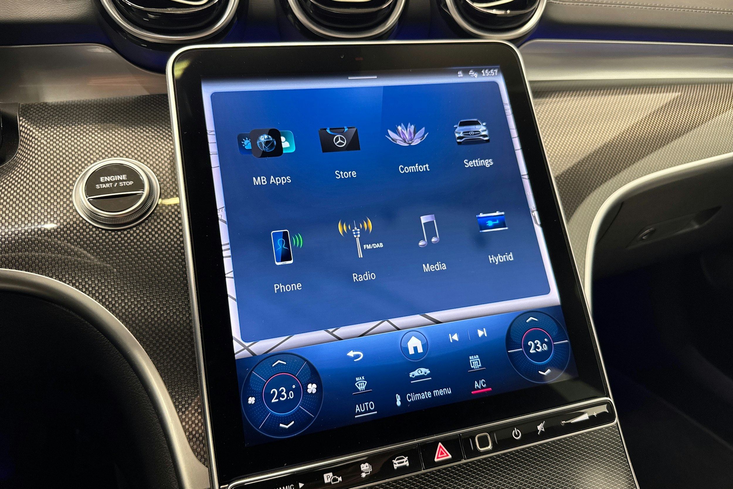 valkoinen Mercedes-Benz C 2023 kuva 23.