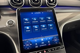 valkoinen Mercedes-Benz C 2023 kuva 24.