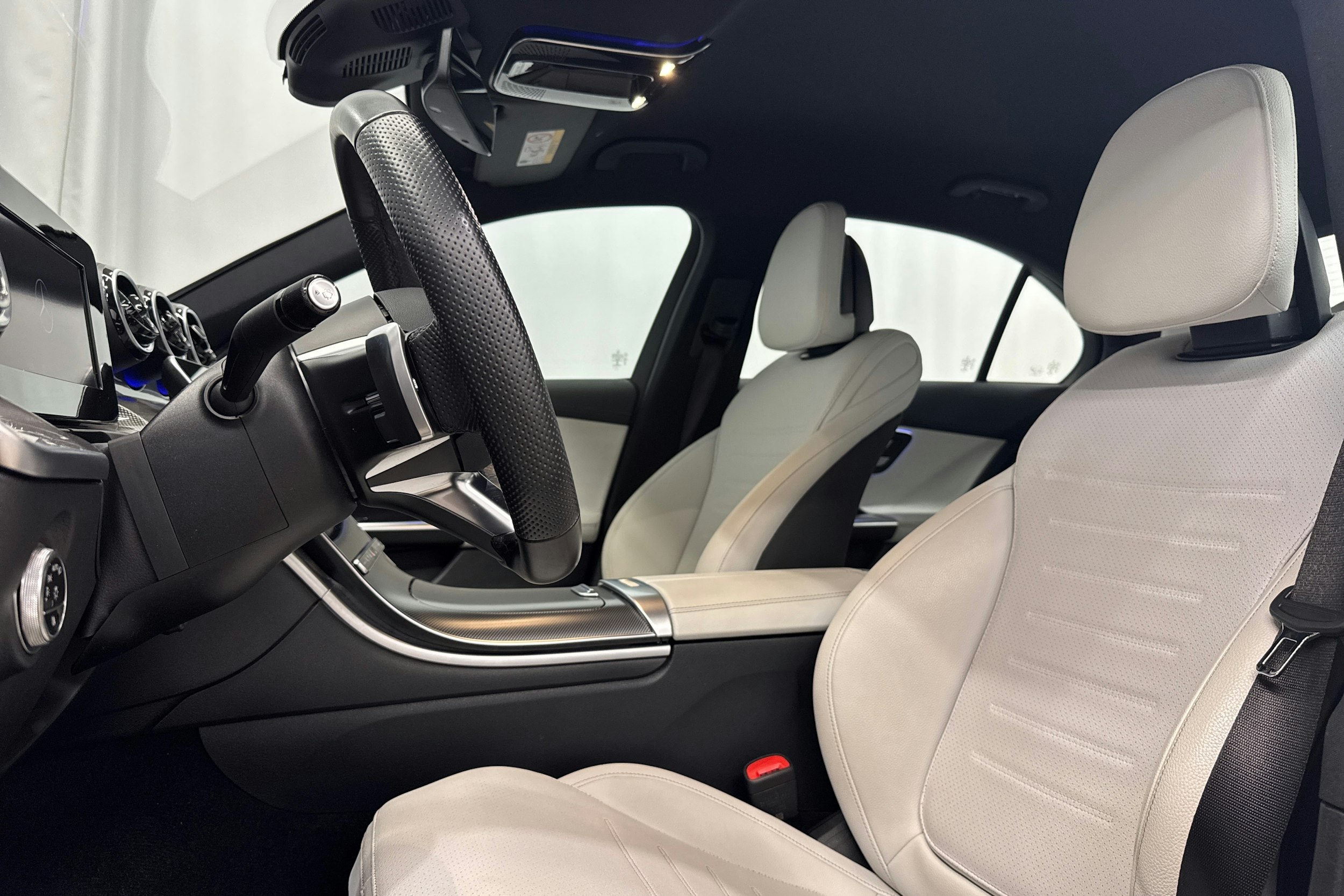 valkoinen Mercedes-Benz C 2023 kuva 26.