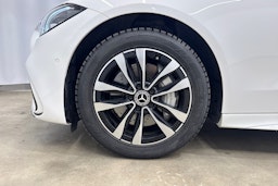 valkoinen Mercedes-Benz C 2023 kuva 27.